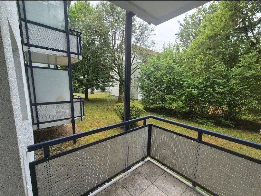helle 2 Zimmerwohnung Stuttgart Degerloch Balkon Altbau teilmöbliert