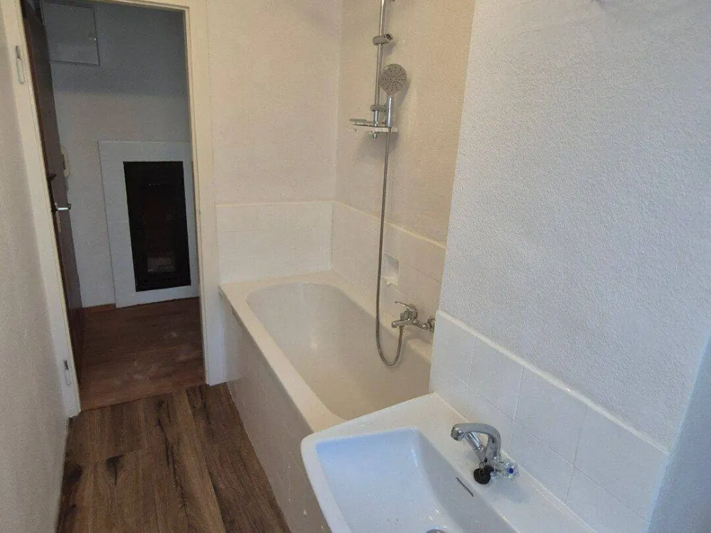 helle 2 Zimmerwohnung Stuttgart Degerloch Balkon Altbau teilmöbliert