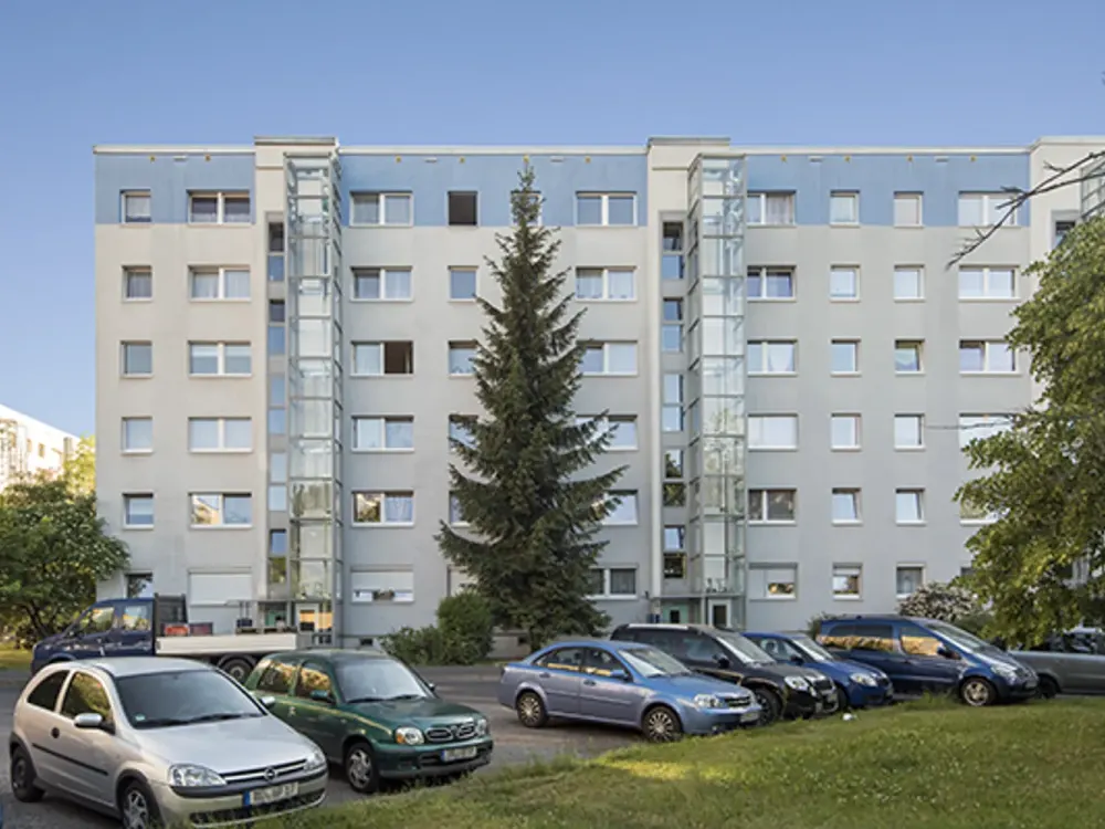We are renovating for you: 4-room apartment on the 1st floor with balcony!