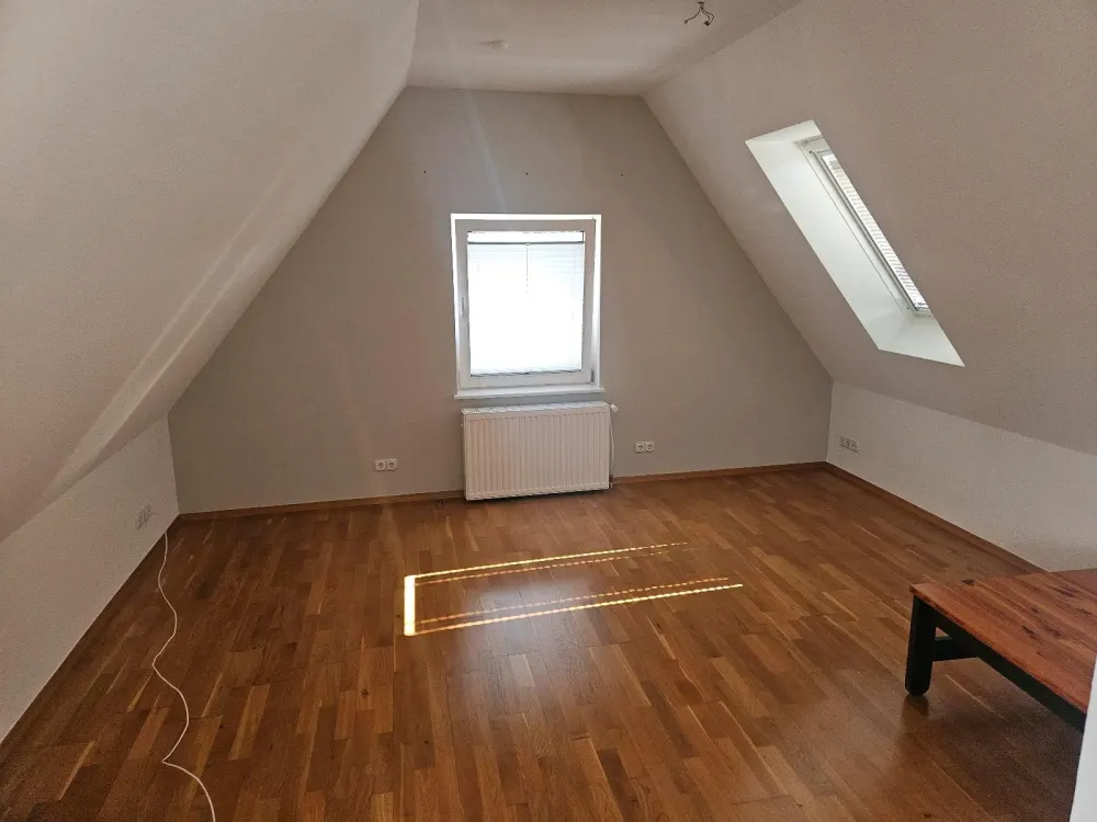 Helle und zentrale 2- Zimmer-Dachgeschosswohnung