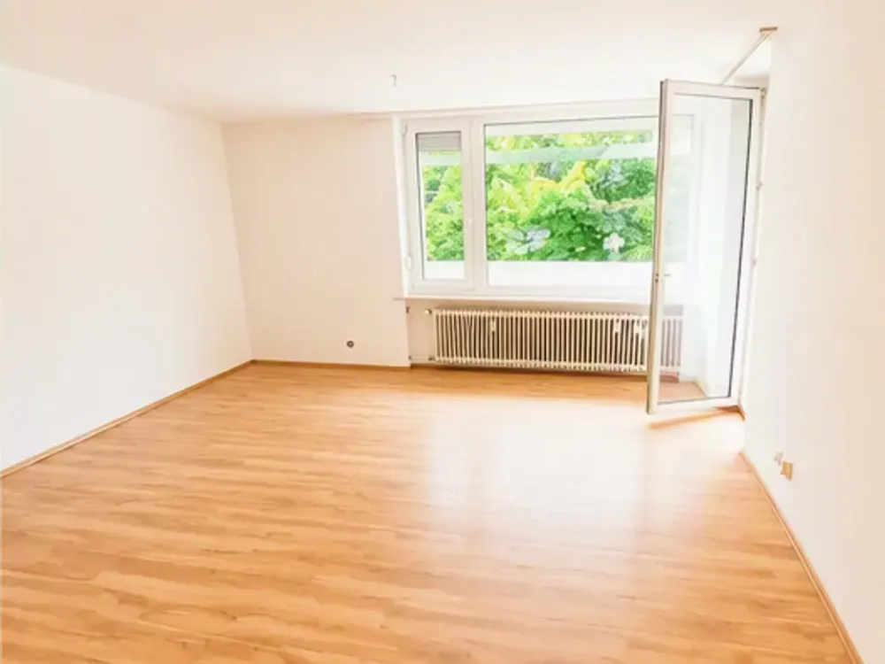 Schöne Lichtdurchflutete Etagenwohnung im Grünen