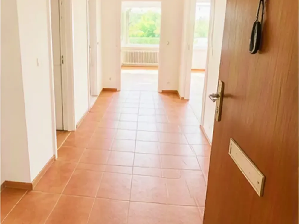 Schöne Lichtdurchflutete Etagenwohnung im Grünen