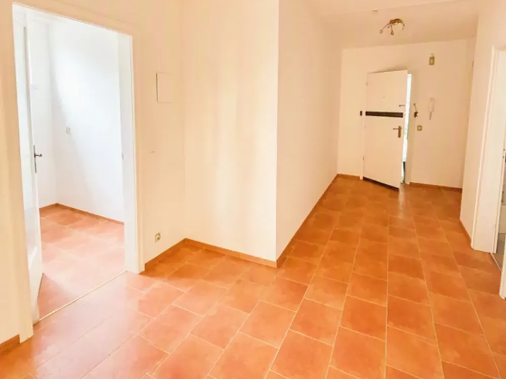 Schöne Lichtdurchflutete Etagenwohnung im Grünen