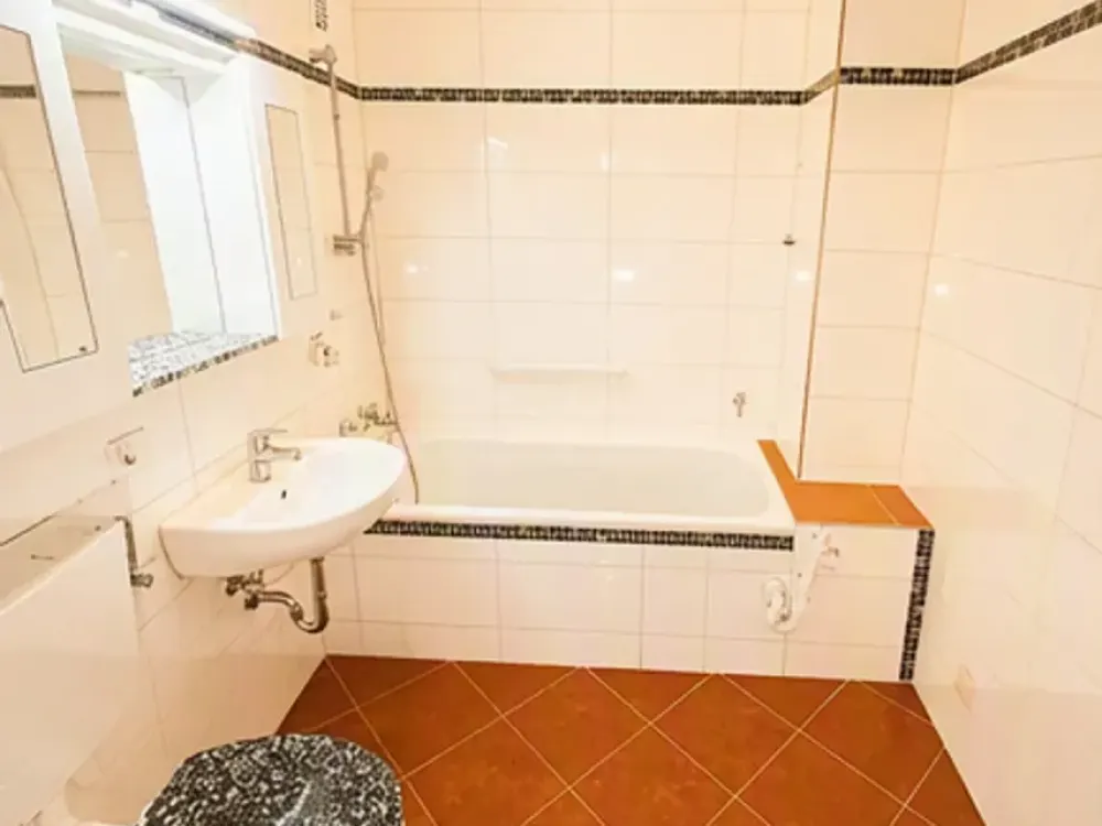 Schöne Lichtdurchflutete Etagenwohnung im Grünen