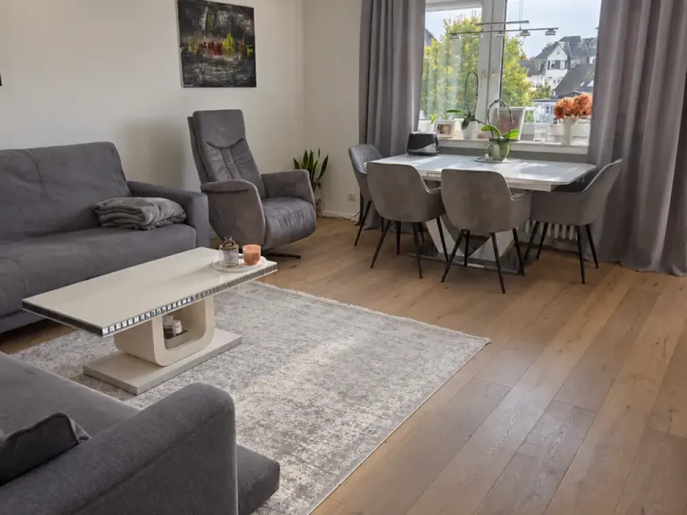 Neuss: Bright 3-Room Apartment with Balcony