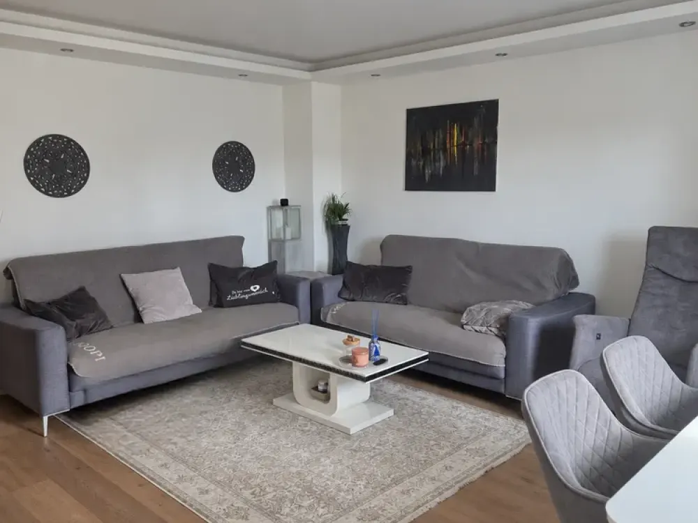 Neuss: Bright 3-Room Apartment with Balcony