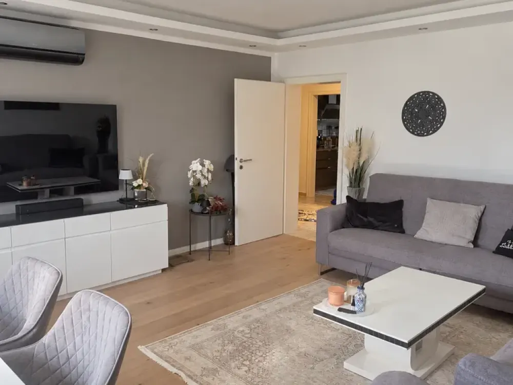 Neuss: Bright 3-Room Apartment with Balcony
