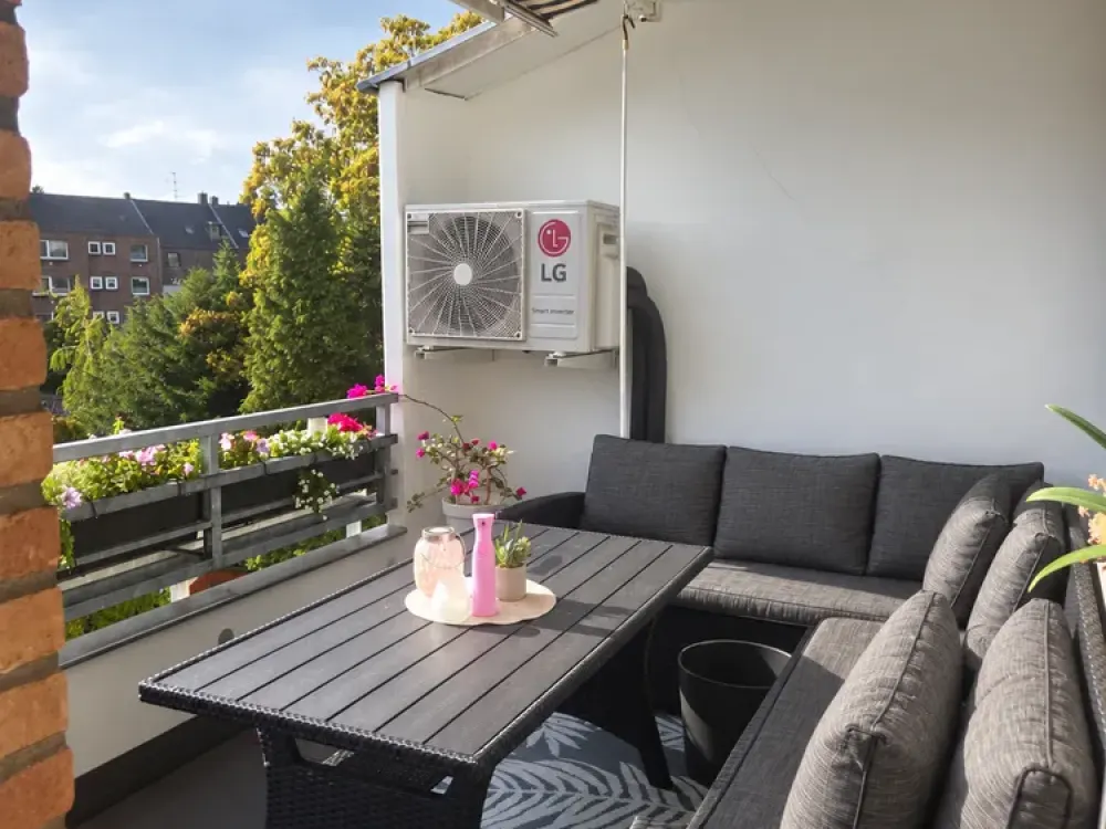 Neuss: Bright 3-Room Apartment with Balcony