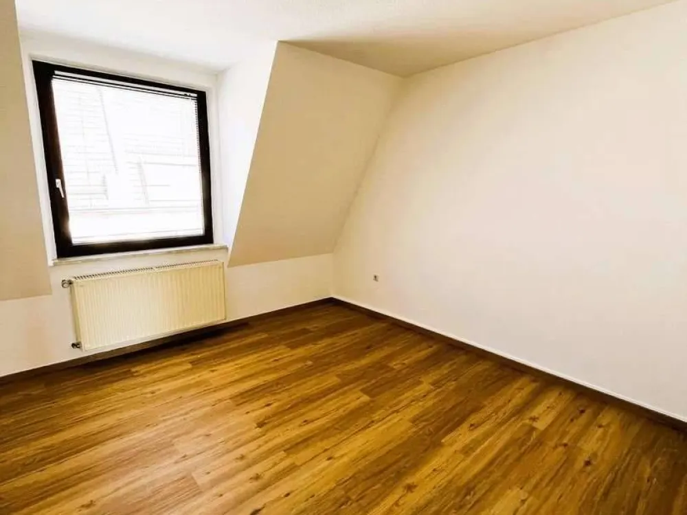 Renovierte 3 - Zi.-Maisonette-Wohnung m. herrlichen Blick auf die Noris