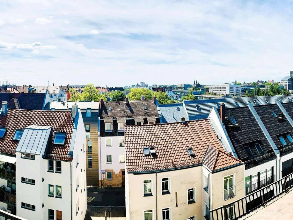Renovierte 3 - Zi.-Maisonette-Wohnung m. herrlichen Blick auf die Noris