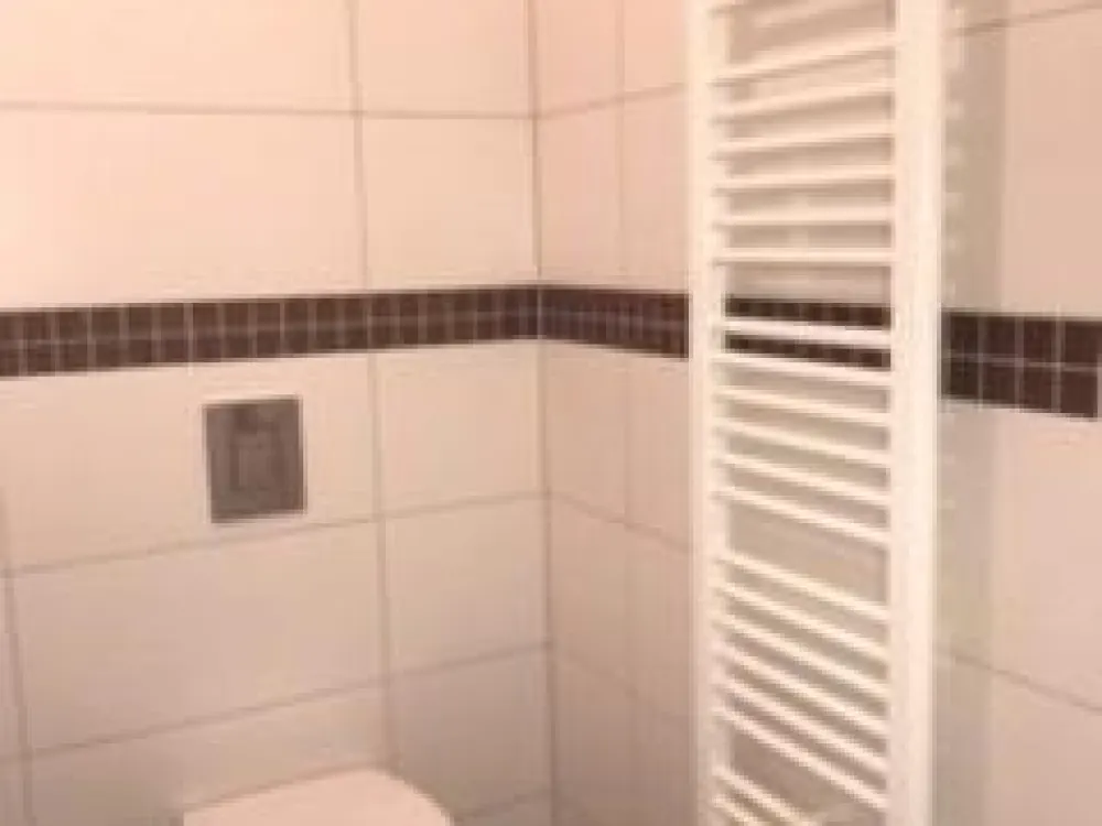 1600/47215/107 H3 "Bright Ground Floor Apartment in a Quiet Location - with Garden"