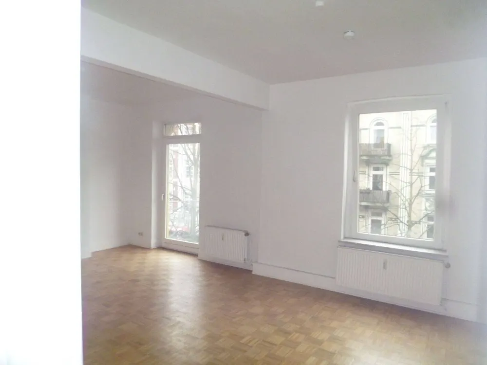 Attraktive 3-Zimmer-Altbauwohnung mit 2 Balkonen im Reiherstiegviertel