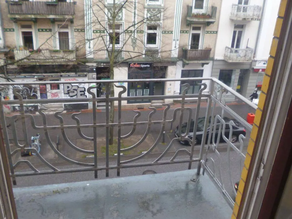 Attraktive 3-Zimmer-Altbauwohnung mit 2 Balkonen im Reiherstiegviertel