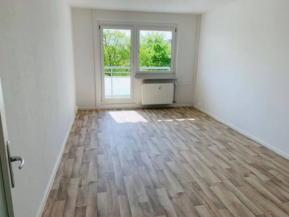 4-room apartment with balcony at airy height
