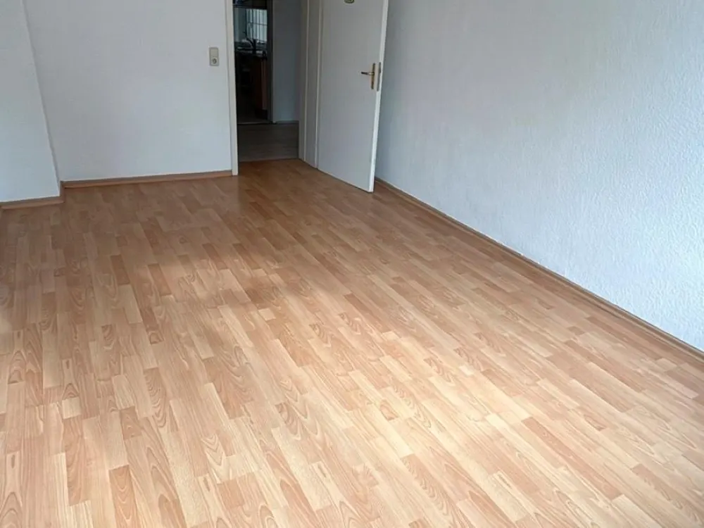 Schöne helle 2 Raumwohnung,EBK, Balkon, von privat