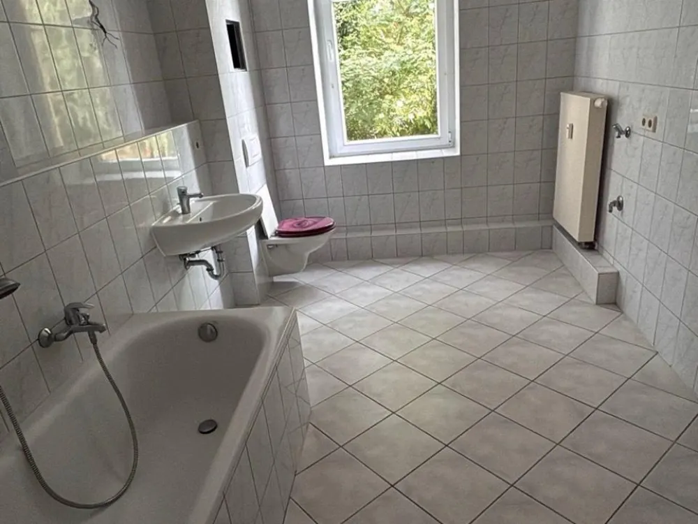 Schöne helle 2 Raumwohnung,EBK, Balkon, von privat