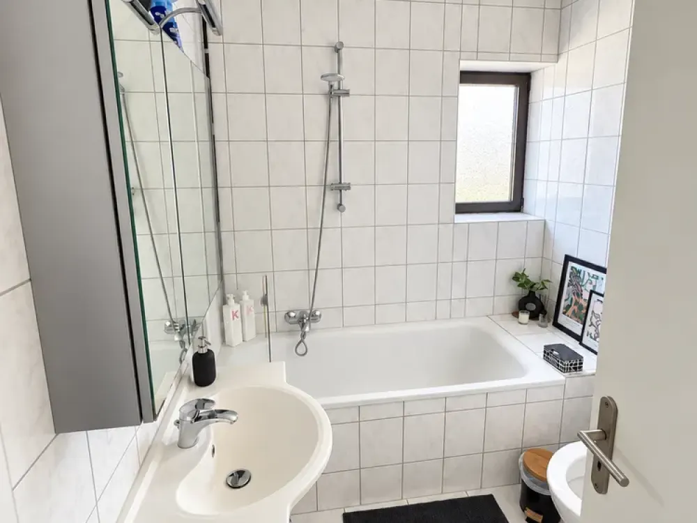Schöne Wohnung mit EBK und 2 Balkonen(Whg.8)