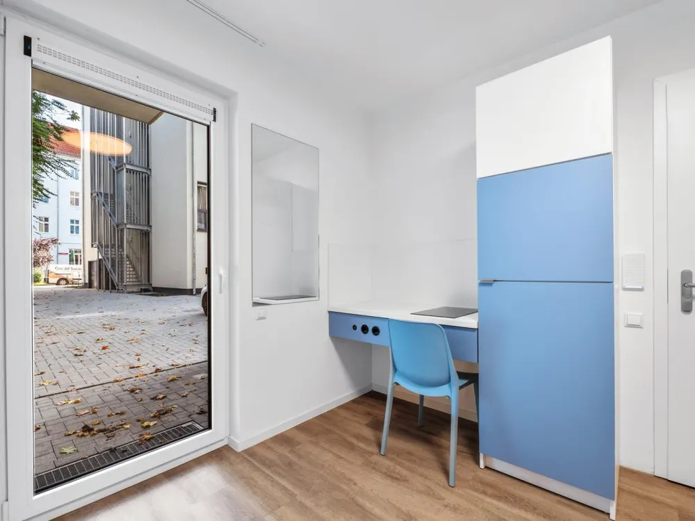 Möbliertes behindertengerechtes 1-Zimmer-Apartment mit Terrasse