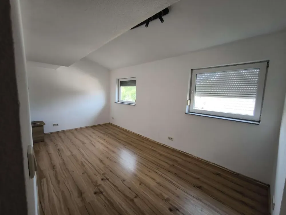 RUDNICK bietet LAGE, WEITBLICK und FREIRAUM: Moderne 4-Zimmer-Maisonette inkl. XL-Dachterrasse