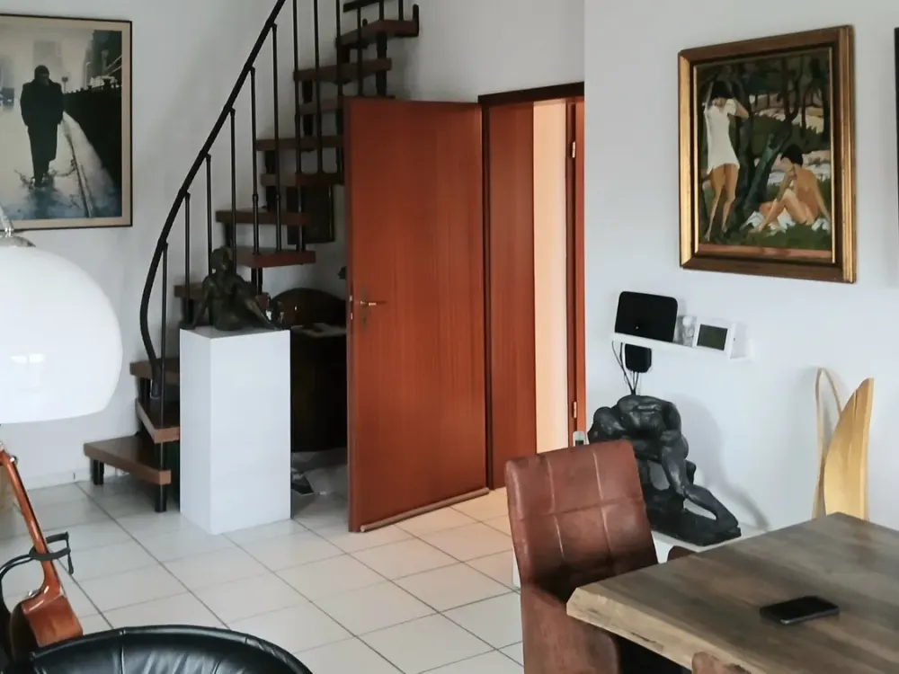 Dachgeschoss-Maisonette mit 4 Zimmer, plus Garage!