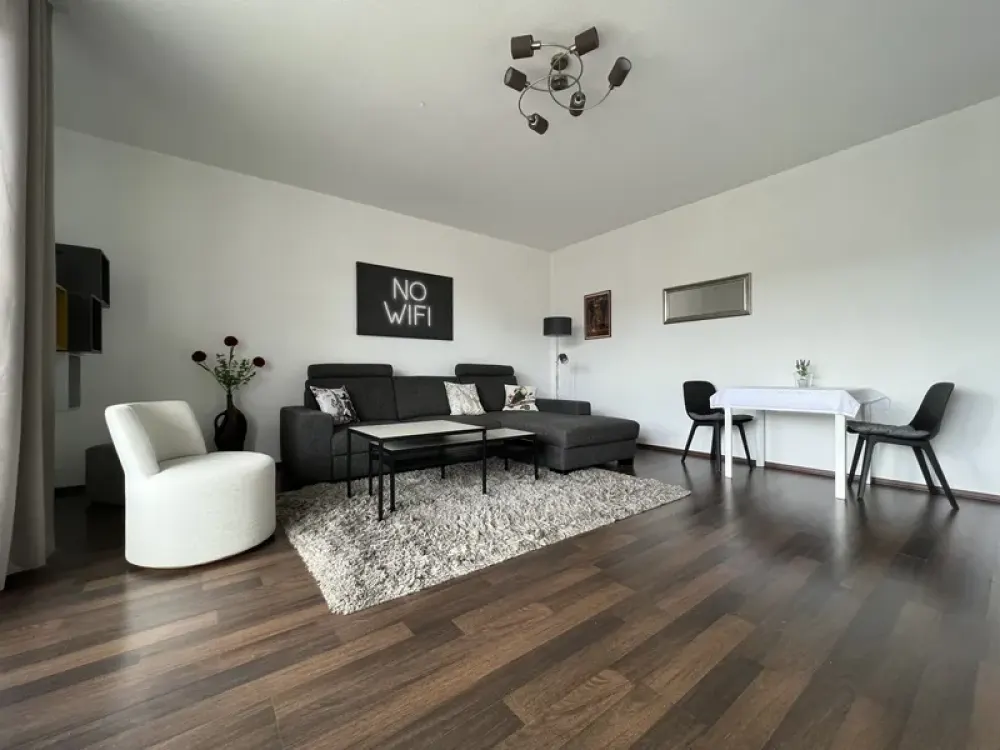 2-Zimmer-Dachgeschosswohnung in Berlin Mitte -möbliert-