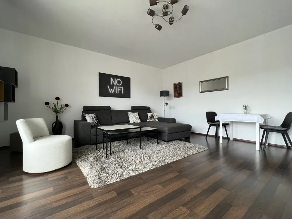 2-Zimmer-Dachgeschosswohnung in Berlin Mitte -möbliert-