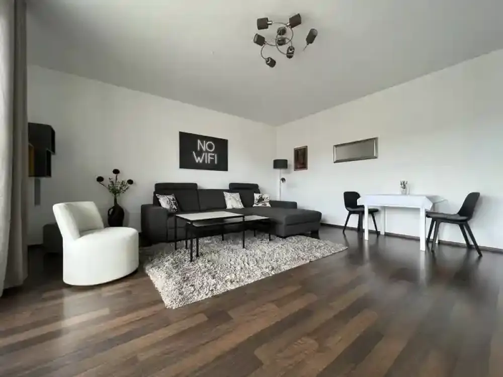 2-Zimmer-Dachgeschosswohnung in Berlin Mitte -möbliert-