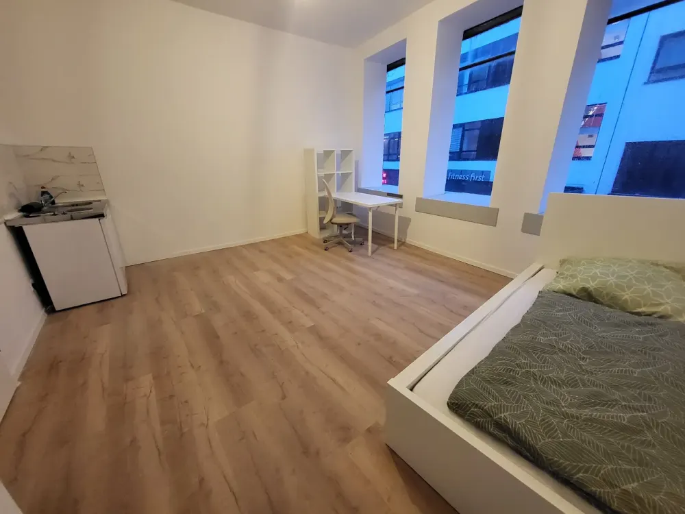 Saniertes Apartment möbliert mit Gemeinschaftsbad, eigene Küche - direkt am Eigelsteintor