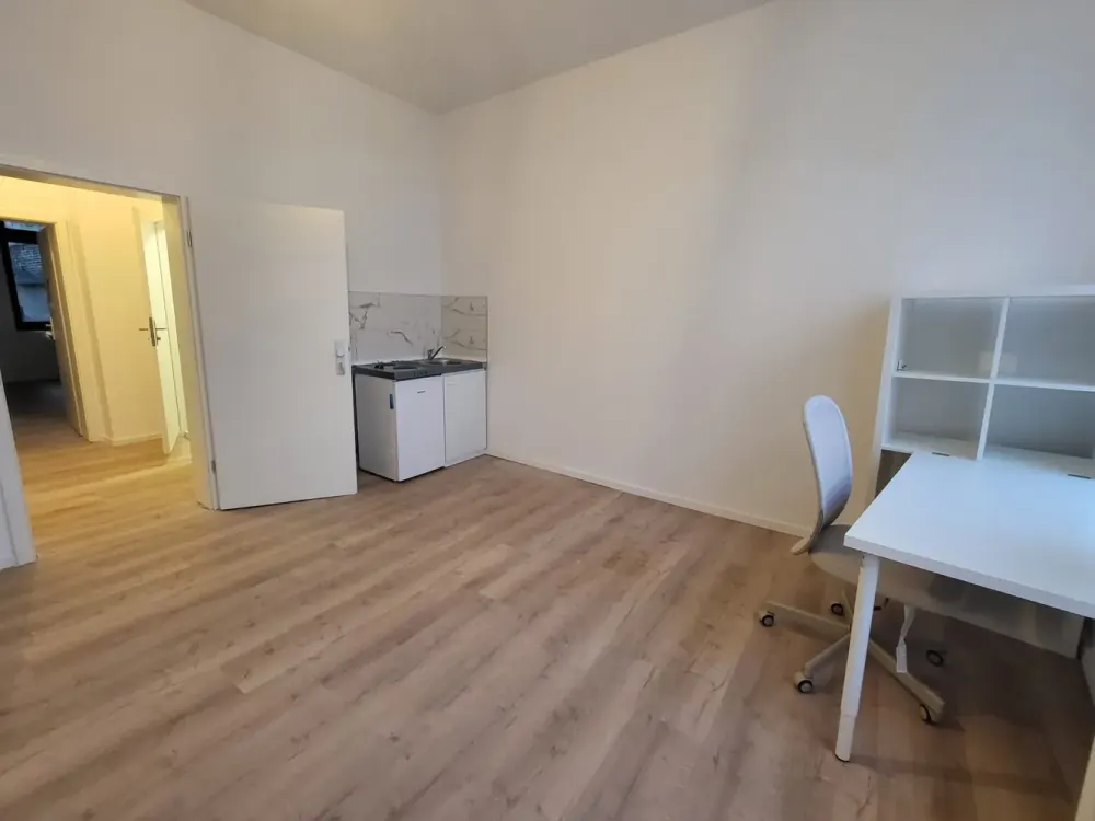 Saniertes Apartment möbliert mit Gemeinschaftsbad, eigene Küche - direkt am Eigelsteintor