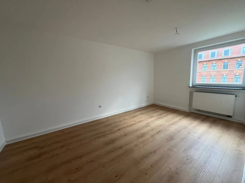 For Students: Bright Shared Flat Room Near the University