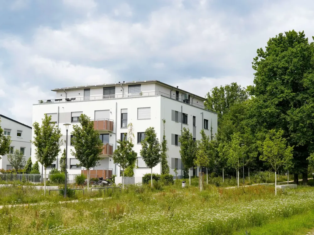 Charmante 4½-Zimmer-Wohnung am Park, Balkon, Einbauküche, 2 Bäder und Tiefgarage