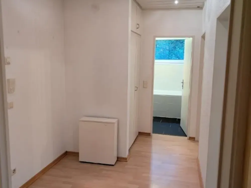 Ruhiges Wohnen in Köln-Hochkirchen / Rondorf: 64 qm Wohnung mit Parkett, Einbau-Küche, Loggia & Lift