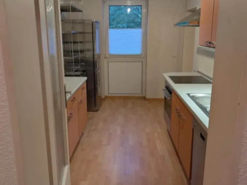 Ruhiges Wohnen in Köln-Hochkirchen / Rondorf: 64 qm Wohnung mit Parkett, Einbau-Küche, Loggia & Lift