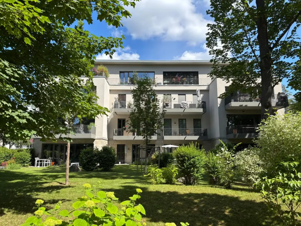 Einziehen und Wohlfühlen, Luxuriös vollausgestattete 2-Raumwohnung mit Balkon& Tiefgaragenstellplatz