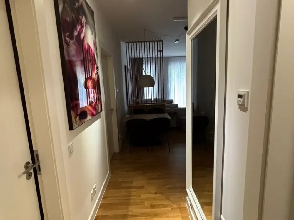 Einziehen und Wohlfühlen, Luxuriös vollausgestattete 2-Raumwohnung mit Balkon& Tiefgaragenstellplatz