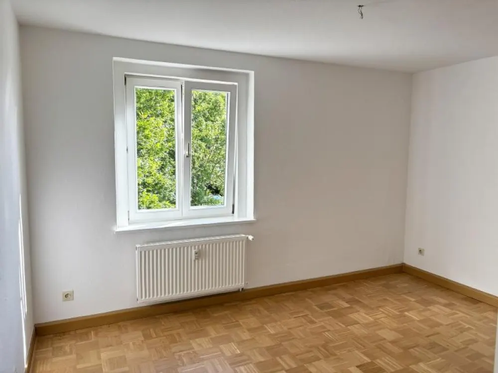 Mehr als 2 Zimmer: neu renoviert mit Parkett + Extra-Raum für Homeoffice oder Essen