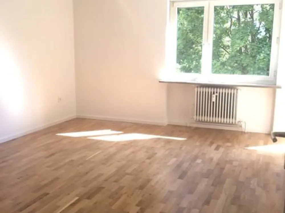 Kernsanierte 2-Zimmer-Wohnung mit Balkon