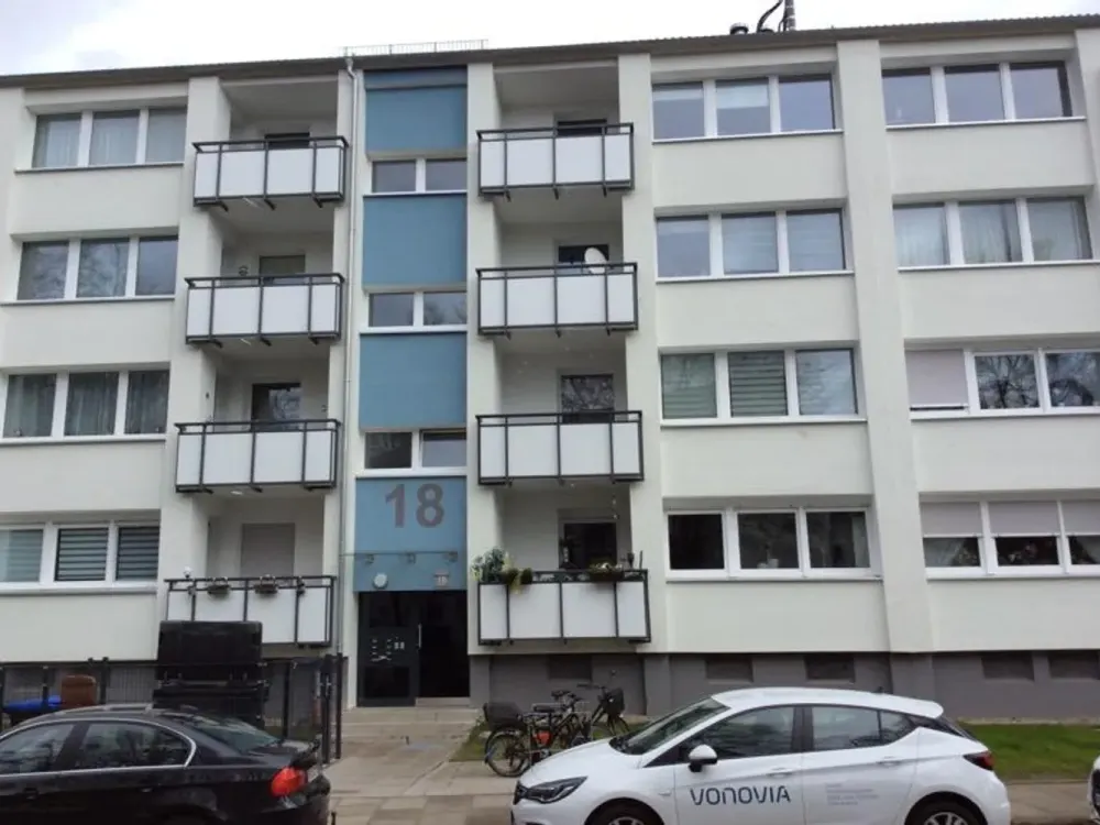Beautiful Living in this Economically Designed 3-Room Apartment