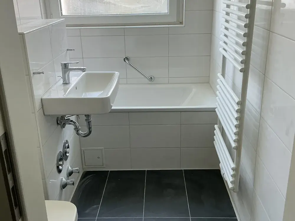 Beautiful Living in this Economically Designed 3-Room Apartment