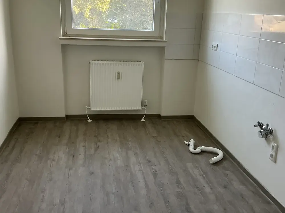 Beautiful Living in this Economically Designed 3-Room Apartment