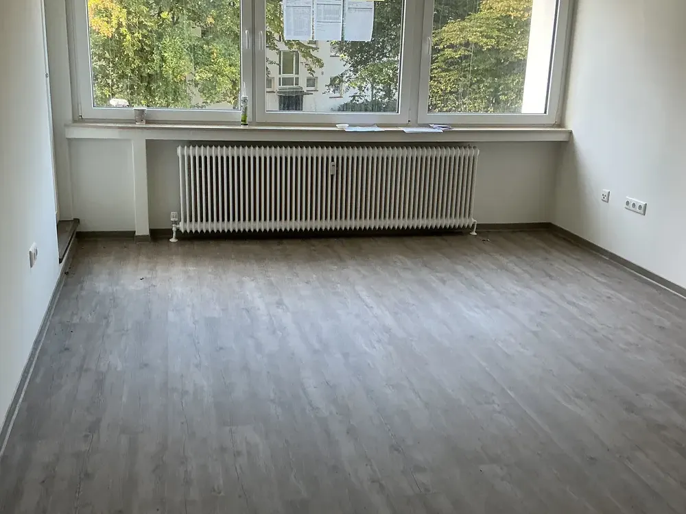 Beautiful Living in this Economically Designed 3-Room Apartment