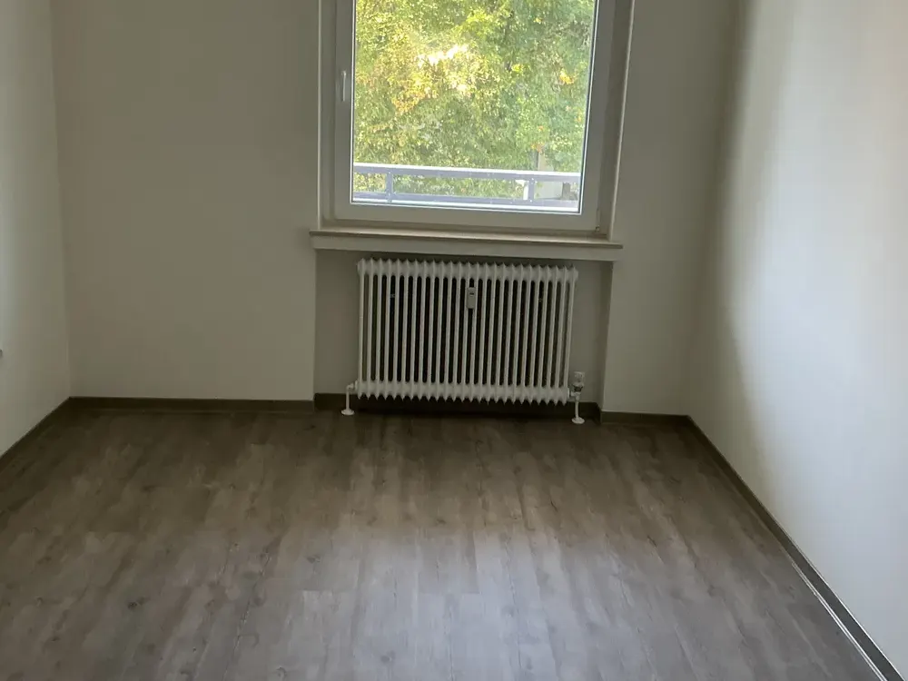 Beautiful Living in this Economically Designed 3-Room Apartment