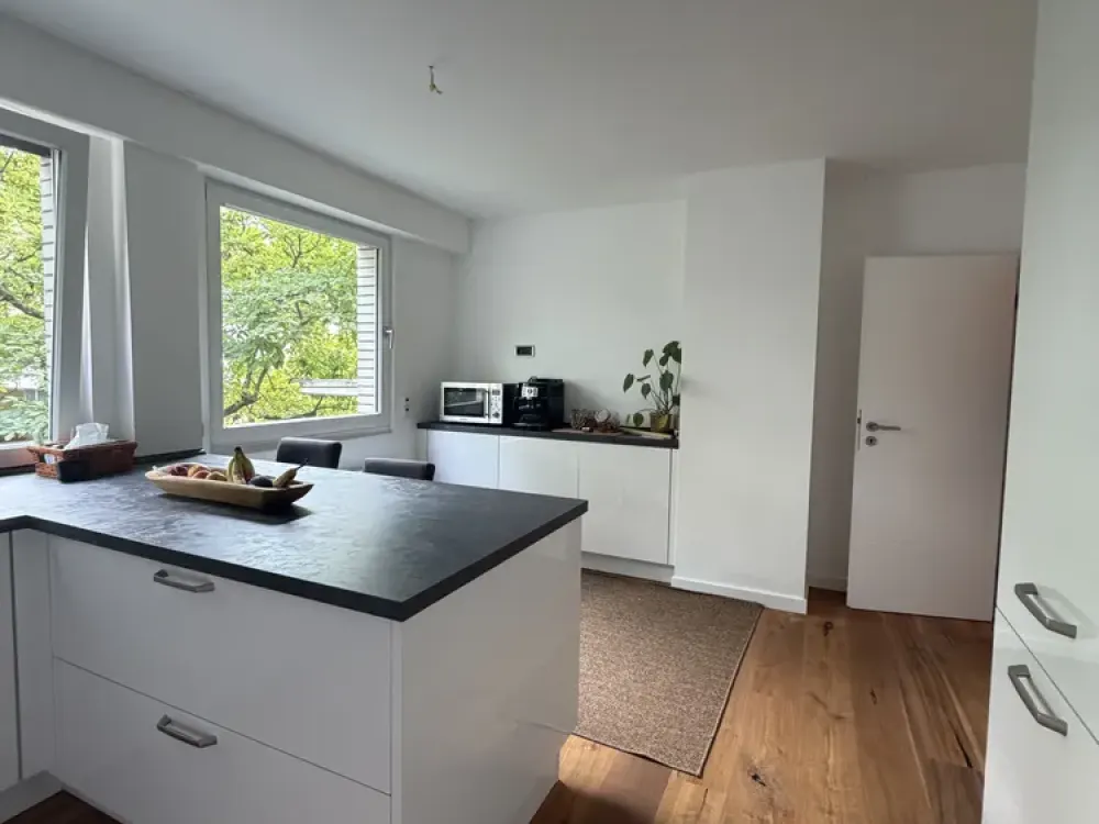 Ideal for Families! Renovated 6-Room Apartment of 225m² with Garden and Balcony