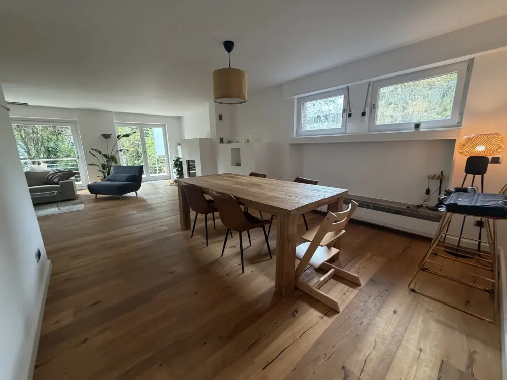 Ideal for Families! Renovated 6-Room Apartment of 225m² with Garden and Balcony