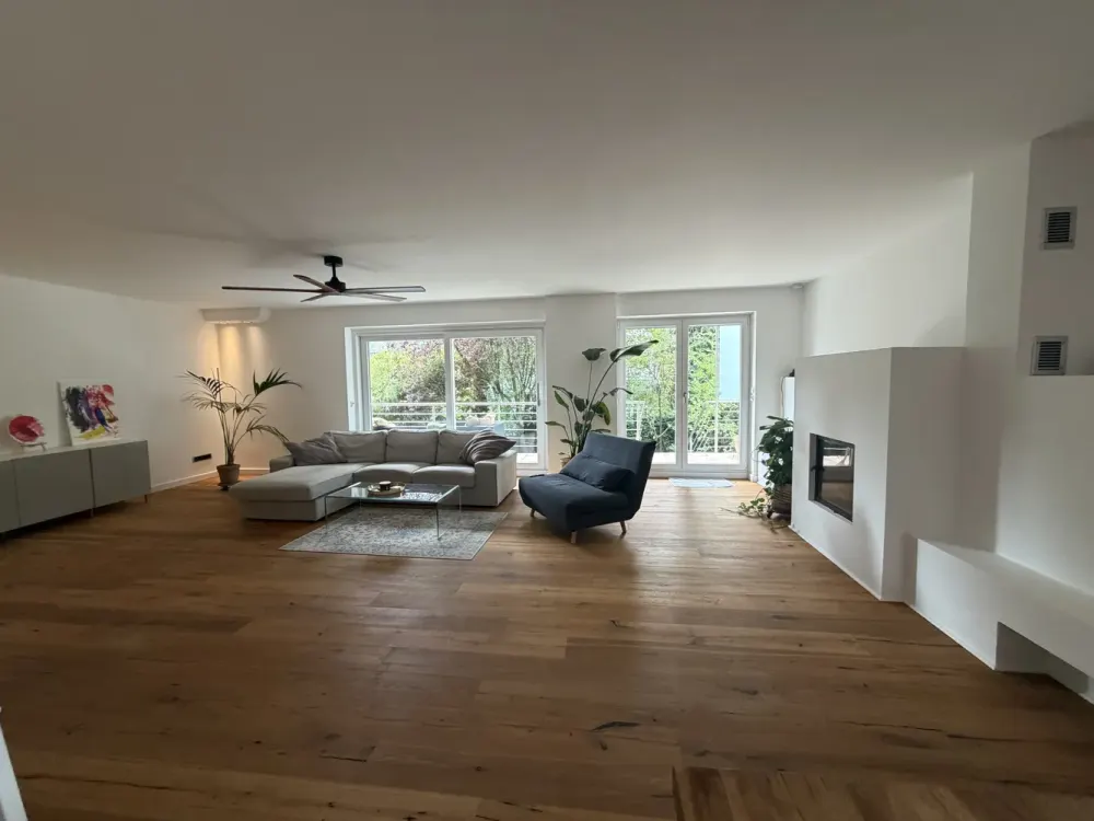 Ideal for Families! Renovated 6-Room Apartment of 225m² with Garden and Balcony