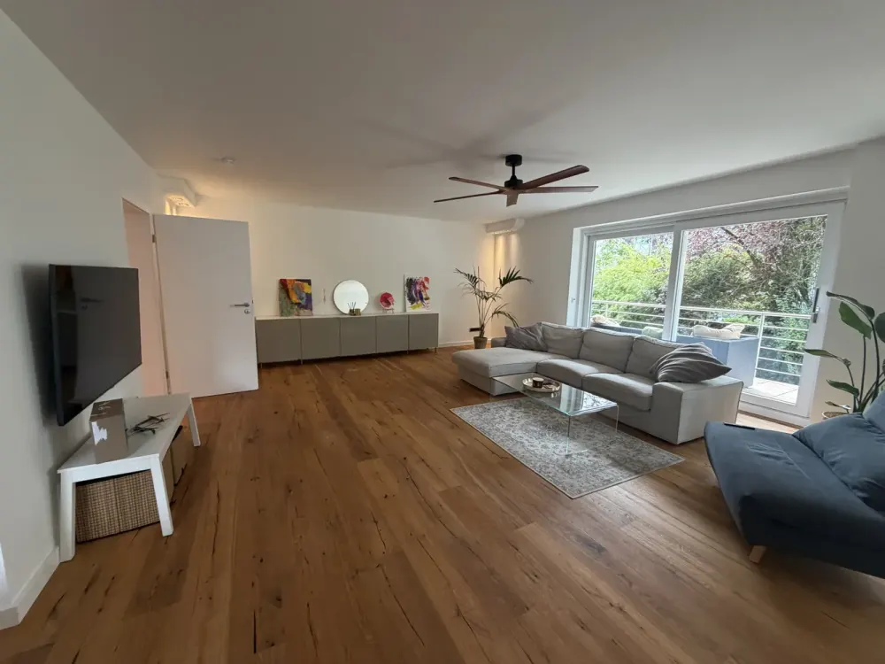 Ideal for Families! Renovated 6-Room Apartment of 225m² with Garden and Balcony