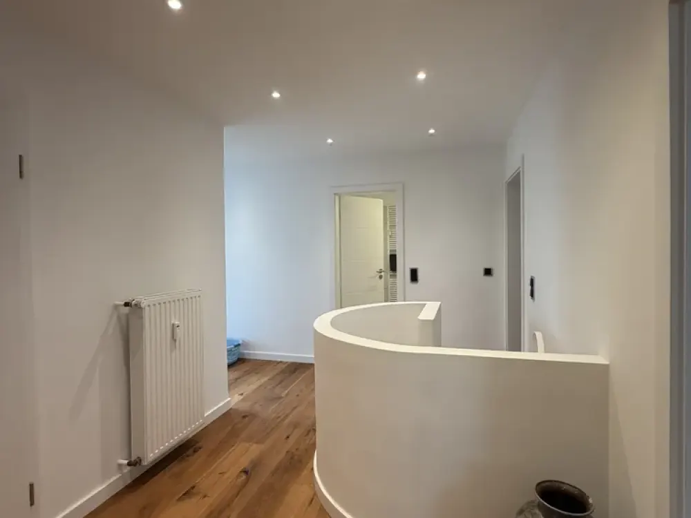 Ideal for Families! Renovated 6-Room Apartment of 225m² with Garden and Balcony
