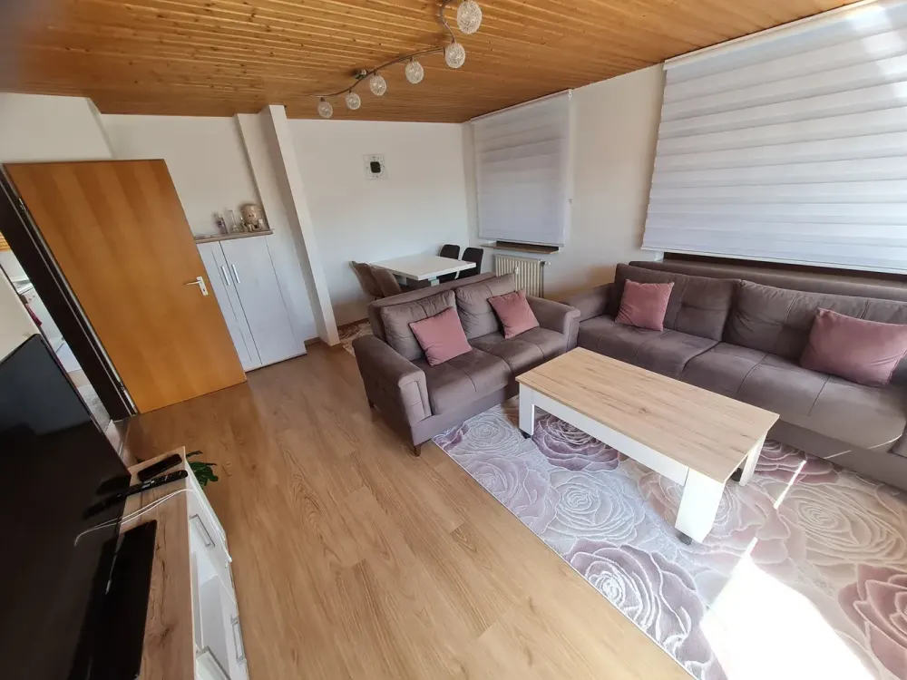 Wohnen mit Charakter: 3-Zimmer-Dachgeschosswohnung in Renningen