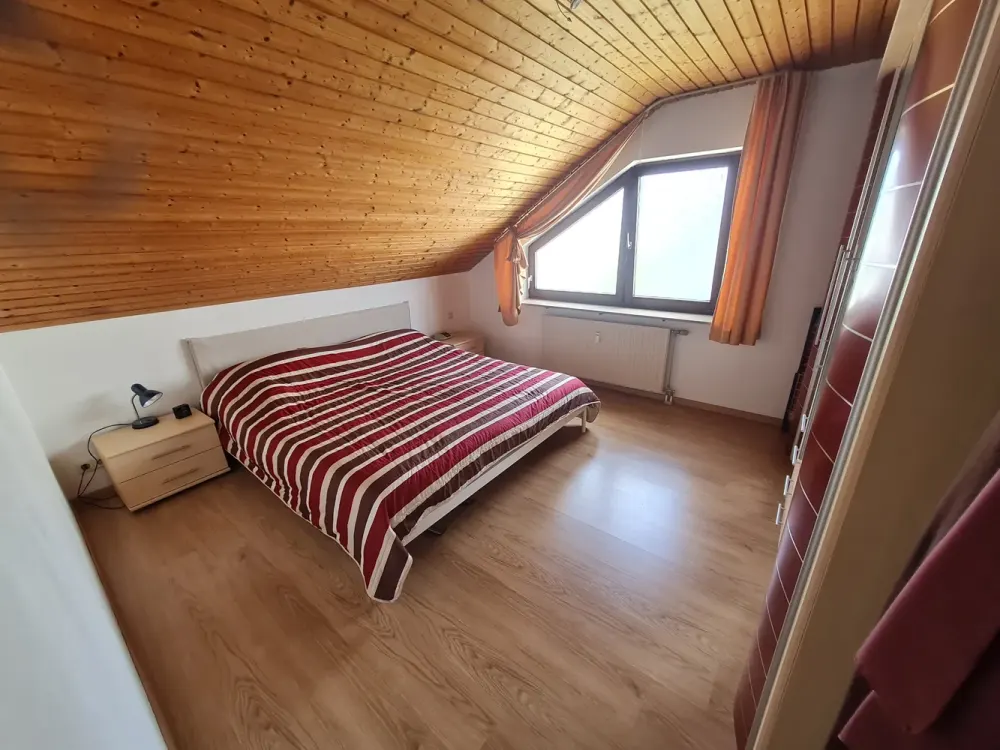 Wohnen mit Charakter: 3-Zimmer-Dachgeschosswohnung in Renningen