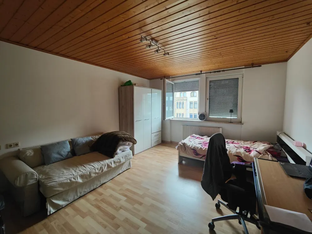 Möbliertes WG Zimmer Zentrale Lage in Bad Cannstatt
